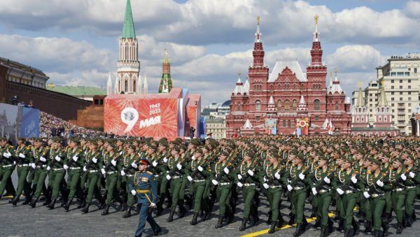 ПОГЛЕДАЈТЕ - СПЕКТАКЛ У МОСКВИ: Војна парада поводом Дана победе у сликама (ФОТО)