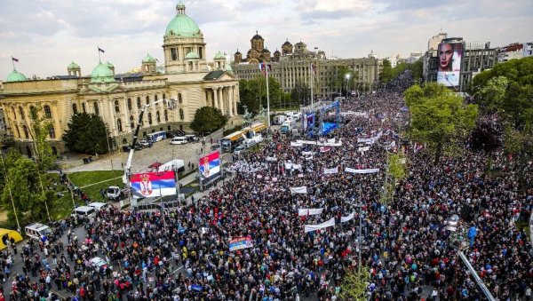 ОВАКО ЈЕ ИЗГЛЕДАО МИТИНГ СНС 2019. ГОДИНЕ: Сада се 26. маја очекује још већи број људи (ФОТО)