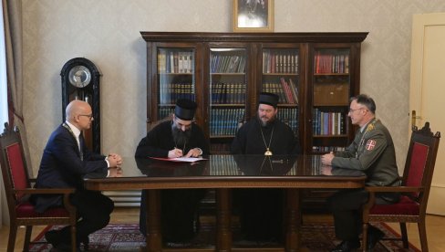 DOBILI I NAJVIŠA ODLIKOVANJA: Ministar Vučević i general Mojsilović prisustvovali primopredaji dužnosti episkopa vojnog (FOTO)