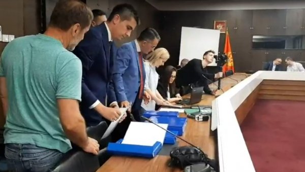 ПОВРАТАК ЛЕПОСАВИЋА УЦрној Гори предата прва изборна листа за парламентарне изборе