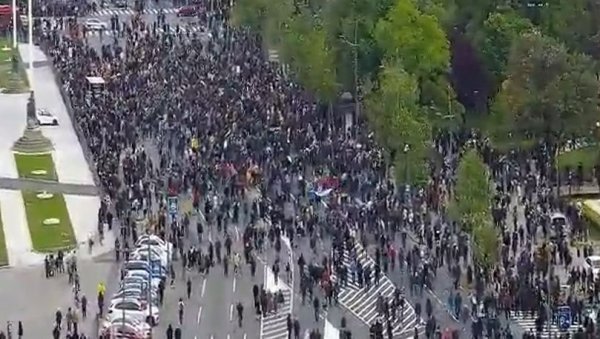 ИЗНЕНАЂЕЊЕ? Додикова Уна ТВ преноси политичке протесте