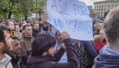 I MIGRANTI NA POLITIČKOM PROTESTU OPOZICIJE: Traže azil od Srbije