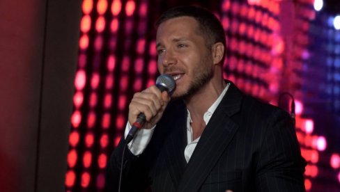 NEKE VEČERI ZASLUŽUJU DA TRAJU DUŽE: Saša Kovačević u duplom susretu sa ljudma koji ga vole (FOTO)