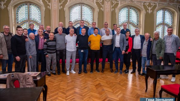 ТРИ ДЕЦЕНИЈЕ ОД ИСТОРИЈСКОГ УСПЕХА: Окупила се најсјајнија генерација рукометаша Пролетера