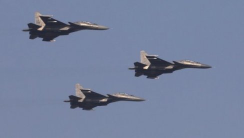 TUPOLJEVI I SUHOJI NAD AMERIČKIM NEBOM! NORAD lovcima F-16 i F-22 presreo ruske avione usred velike vojne vežbe