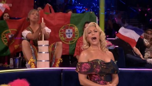 ŠTA JE, BRE, OVO? Bizarna scena u finalu Evrovizije - svi se pitaju šta je glumica radila pred kamerom (VIDEO)