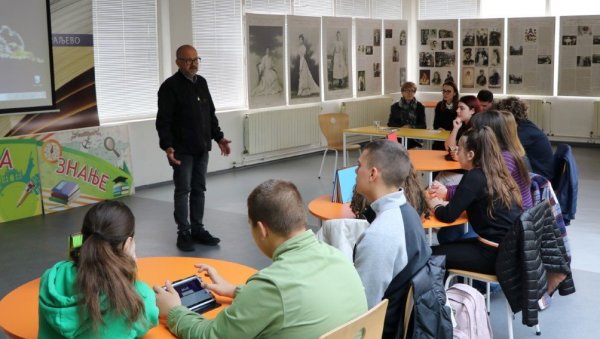 НАЈБОЉИ БАТАЉОНЦИ И ГИМНАЗИЈАЛКЕ: Одржан нови циклус квиза Краљево бира знање