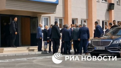 ERDOGAN GLASAO NA IZBORIMA U TURSKOJ: Narod stajao u redu da vidi predsednika, dočekali ga uz ovacije (VIDEO)
