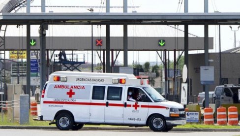 СТРАШНА НЕСРЕЋА ЗАДЕСИЛА МЕКСИКО: Аутобус пун миграната ударио у теретни камион, 15 особа страдало, а 36 повређено