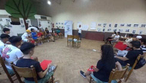 UZ POMOĆ VRŠNJAKA PROTIV PREDRASUDA: Romski studenti širom Srbije dobili mentore sa tri univerziteta