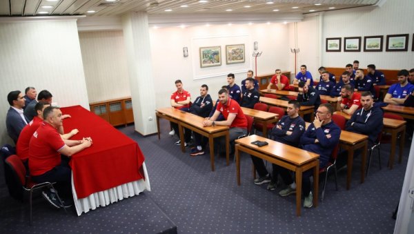 СВАКИ МЕЧ НАМ ЈЕ ПРЕСУДАН! Селектор одбојкаша Игор Колаковић окупио орлове пред важан лет (ФОТО)