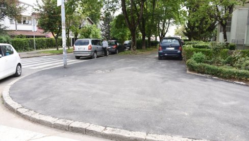 ASFALTIRANO 500 METARA TROTOARA: Žitelji Ulice Dušana Mađarčića Korčagina dobili pešačku stazu