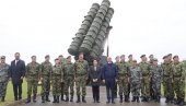AMBASADORKA ČEN BO POSETILA HEROJSKU SRPSKU JEDINICU: Vučević i kineska ambasadorka obišli raketni sistem FK-3 (FOTO)