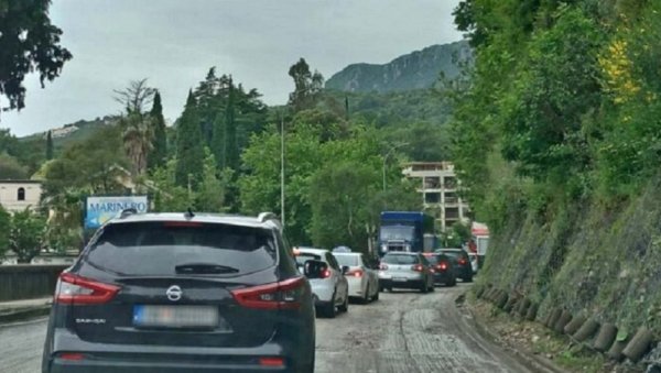 АПЕЛ УПРАВИ ЗА САОБРАЋАЈ ЦРНЕ ГОРЕ: Завршавајте санацију магистрале и боље бирајте термин радова