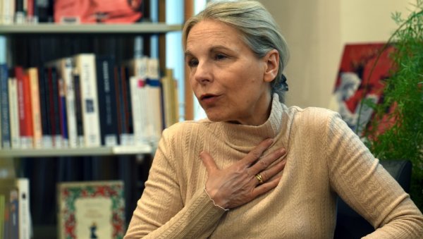 ОД СМРТИ СИНА ПИШЕМ У ПРВОМ ЛИЦУ: Чувена француска списатељица Камиј Лоранс за Новости о романима Филип и Женско