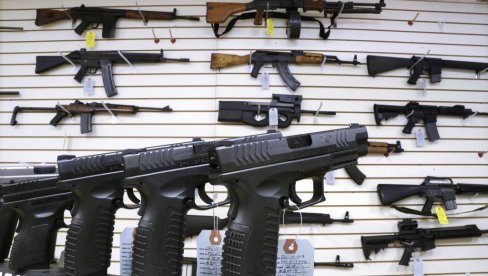 SAD: Osuđenima za nenasilne zločine ne može se zabraniti posedovanje oružja