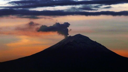 PRORADIO POPOKATEPETL: Aerodrom u Meksiko Sitiju zatvoren zbog aktivnosti vulkana