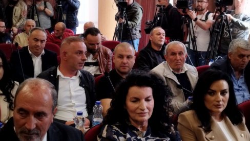 PODRŽAVA ALJBINA I OPOZICIJU: Milunović danas kod Kurtija koji otima opštinu Kosovska Mitrovica