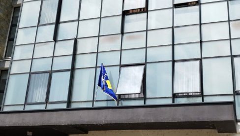 SMETA IM SVE SRPSKO, PA I PEČAT: Kurtijev gradonačelnik stavlja Republika Kosovo gde god stigne