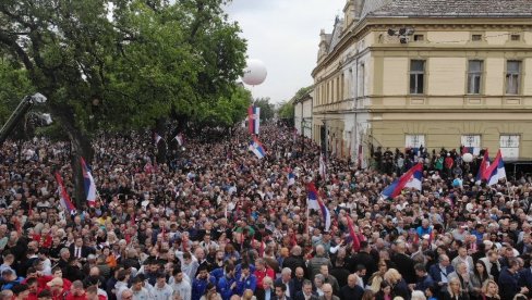 VIDIMO SE U BEOGRADU - ŽIVELA SRBIJA! Prelepe slike iz Pančeva - Vučić nije krio koliko je srećan (FOTO)