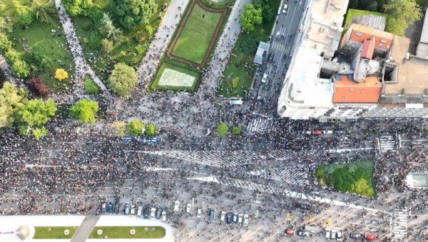 СЛИКЕ ИЗ ВАЗДУХА: Стварно стање на протестима опозиције (ФОТО)