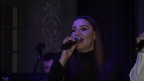 KO NEMA ŠTA DA RADI ON PEVA: Mira Škorić otkrila zašto dugo nije snimala nove pesme