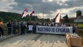 ИДЕМО ДАЉЕ, СРБИЈА НЕ СМЕ ДА СТАНЕ: Срби из Митровице и Лепосавића који су пешке кренули за Београд стигли у Жичу (ФОТО/ВИДЕО)