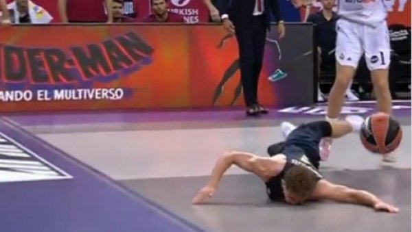 СТРАВИЧАН ПАД КОШАРКАША БАРСЕЛОНЕ: Литванац пао на главу, како је могао, добро је прошао!