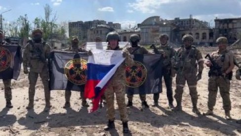 БАХМУТ ПОТПУНО ОСЛОБОЂЕН: Пала тврђава украјинске одбране (ФОТО)
