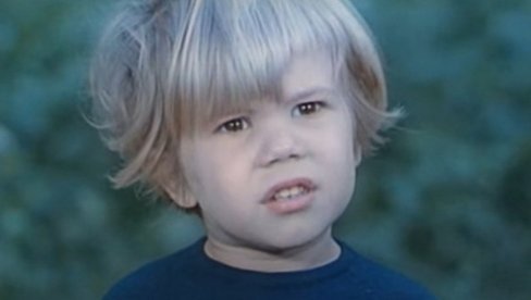 ЊЕГОВА ПРВА УЛОГА `68: Дечак са слике је наш познати глумац - знате ли о коме је реч?