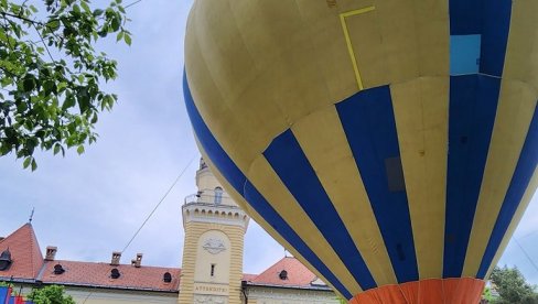 JEDINSTVEN DOŽIVLJAJ RAZGLEDANJA GRADA: U Kikindi održan prvi festival balona (FOTO)