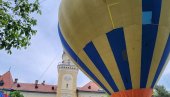 ЈЕДИНСТВЕН ДОЖИВЉАЈ РАЗГЛЕДАЊА ГРАДА: У Кикинди одржан први фестивал балона (ФOTO)