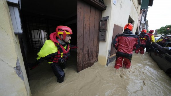 ВАН ДОМОВА ВИШЕ ОД 26.000 ЉУДИ: Након поплава у Италији активно 300 клизишта