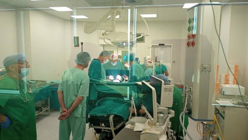 VEŠTAČKO KOLENO ZA SIGURNE KORAKE: Pionirski operativni zahvat na ortopediji ZC Vranje