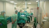 ВЕШТАЧКО КОЛЕНО ЗА СИГУРНЕ КОРАКЕ: Пионирски оперативни захват на ортопедији ЗЦ Врање