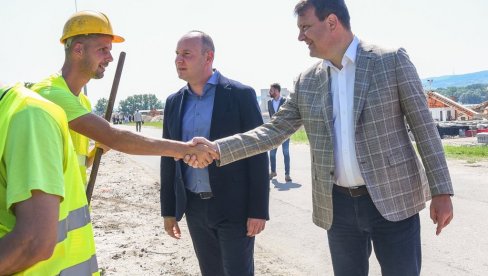 ПРИ КРАЈУ ИЗГРАДЊА БИЦИКЛИСТИЧКЕ СТАЗЕ НОВИ САД – БЕГЕЧ: За десетак дана отварање деонице европских коридора кроз Србију