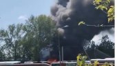 ZAPALILI SE STARI LASTINI AUTOBUSI: Požar u Smederevskoj Palanci (VIDEO)