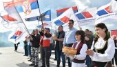 NEOPISIVA SNAGA BRAĆE SA KOSOVA I METOHIJE: Srbi sa KiM koji peške dolaze na skup 26. maja stigli u LJig (FOTO/VIDEO)
