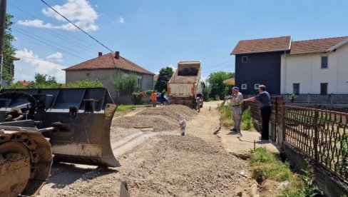 INVESTICIJA VREDNA 10 MILIONA DINARA: Asfaltiranje u Leskovcu se odvija po planu