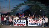 ДОЧЕКАНИ УЗ ПОГАЧУ И СО: Срби из Косовског Поморавља стигли до Смедерева (ФОТО)