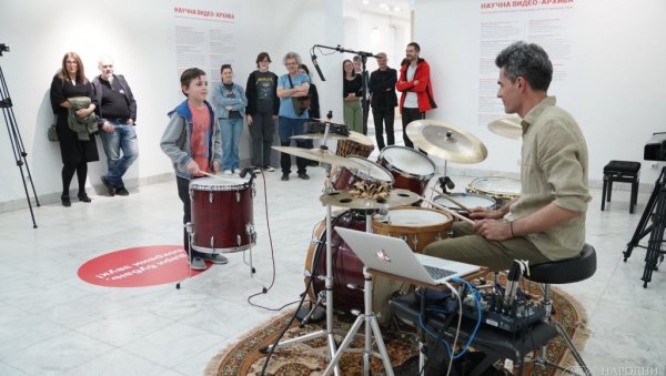 У РИТМУ БУБЊЕВА: Музички перформанс у Народном музеју у Краљеву