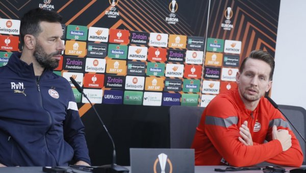 ПРЕКО ОВОГА НИЈЕ МОГАО ДА ПРЕЂЕ: Легендарни нападач напустио клупу ПСВ-а и то након буре