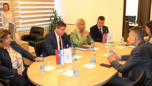 DRŽAVA ĆE POMOĆI U REŠEVANJU NAJURGENTNIJIH PROBLEMA: Ministar Martinović u Paraćinu, najavio ulaaganja u puteve