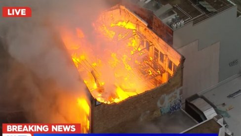 SNIMAK IZ VAZDUHA POŽARA U SIDNEJU: Dim se izdiže iznad grada - zapaljena zgrada se urušila (VIDEO)