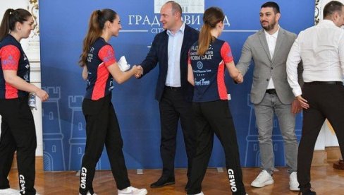 NOVI SAD RASADNIK VRHUNSKIH STONOTENISERA: Gradnočelnik Đurić ugostio šampionke koje su osvojile šestu uzastopnu titulu