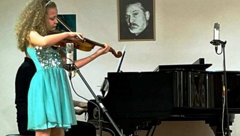 TAKMIČENJE “MLADI VIRTUOZ“: Prve nagrade sjajnim violonistkinjama iz Paraćina