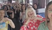 KRENULI SMO IZ CARSKOG NIŠA U SLOBODARSKI BEOGRAD: Poruka ljubavi od dama koje dolaze na skup Srbija nade (VIDEO)