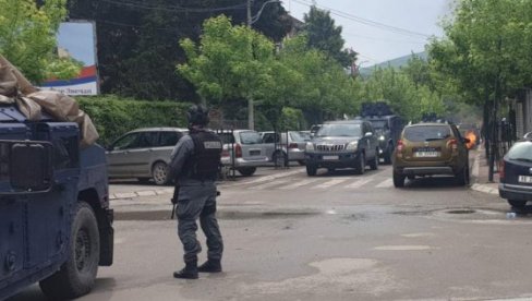 POLICAJCI BEZ OZNAKA SEJU TEROR NA SEVERU: Rukovodstvo u Prištini prekida normalan živor Srba u Mitrovici gotovo svakodnvvnim racijama