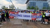 PREDSEDNIČE, TURSKA JE UZ VAS: Grupa turskih državljana na skupu Srbija nade