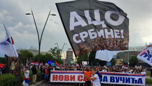 АЦО СРБИНЕ: Велика колона Новосађана долази да подржи председника (ФОТО)